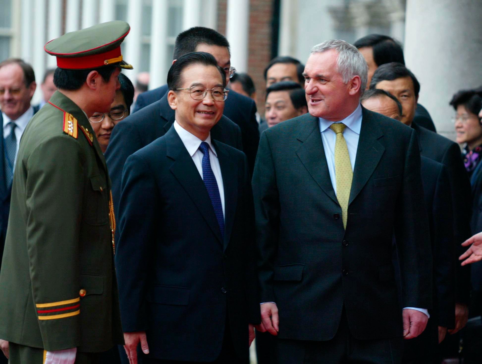 Wen Jiabao (c) is meeting EU leaders in The Hague (Photo: Irish EU Presidency)