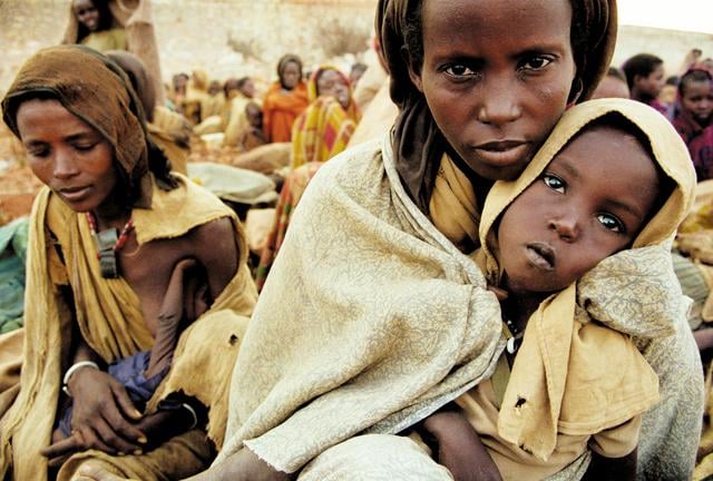 UE enfrenta críticas por enfoque en pobreza global: ¿realmente importa?