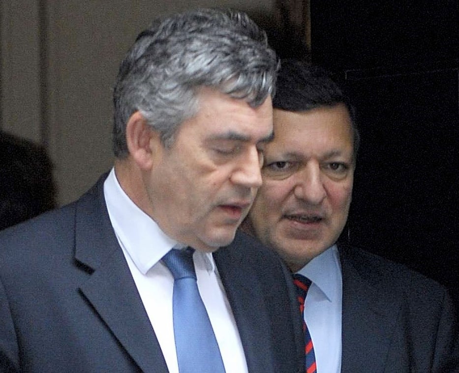 President Barroso (r) says UK officials are warming up to the euro <a target="_blank">(Photo: European Community)</a>