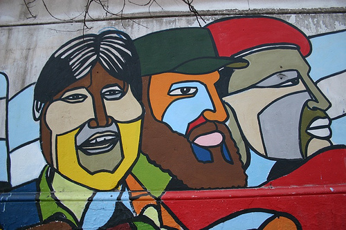 Latin American leaders (l to r) on mural: Evo Morales, Fidel Castro and Hugo Chavez <a target="_blank">(Photo: alittlefishy)</a>