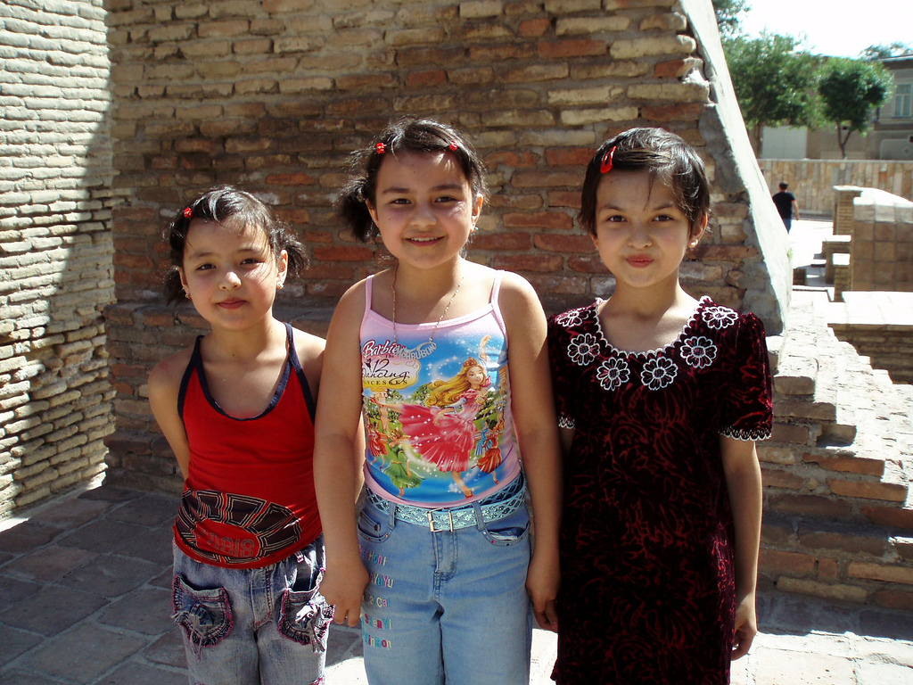Uzbek children - clothes made from the fruits of their forced labour end up on the European high street <a target="_blank">(Photo: zongo69)</a>