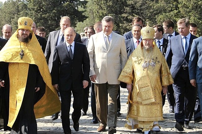 Putin in Ukraine in July, banned Roshen chocolate after coming home <a kremlin.ru)</a>