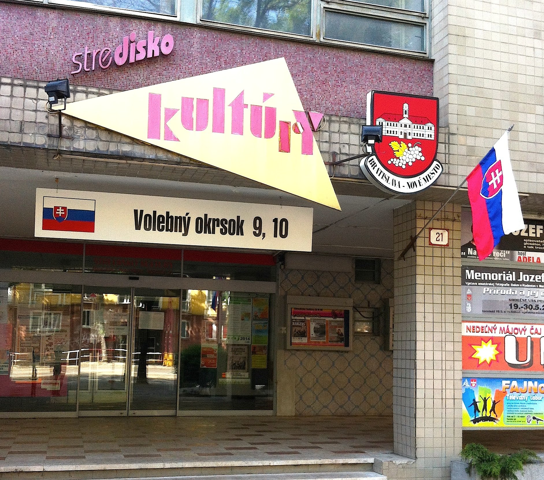 A polling station in Slovakia, with nobody around (Photo: EUobserver)