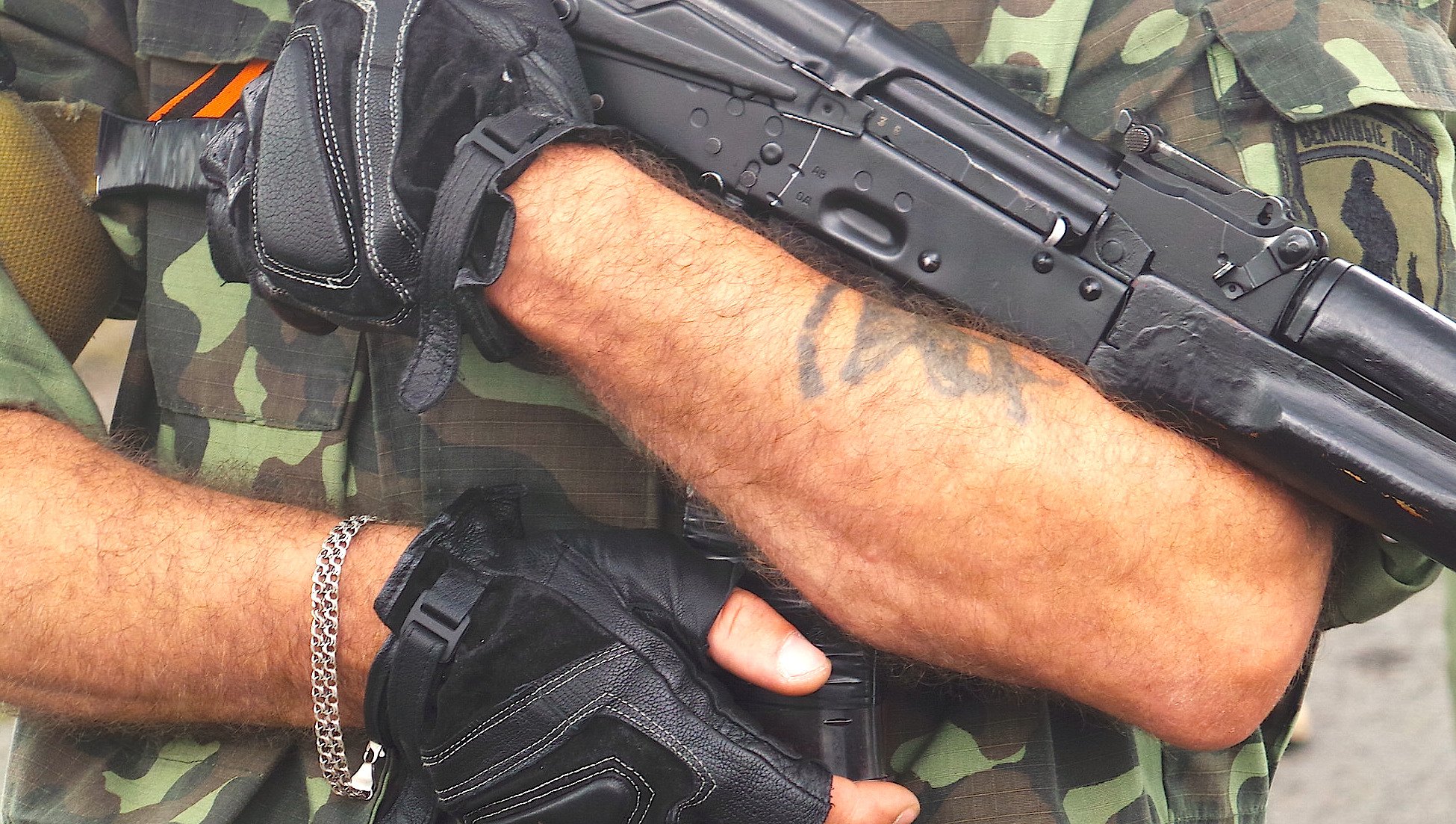 Russian soldiers are fighting side by side with Ukrainian rebels (Photo: Jeroen Akkermans RTL)