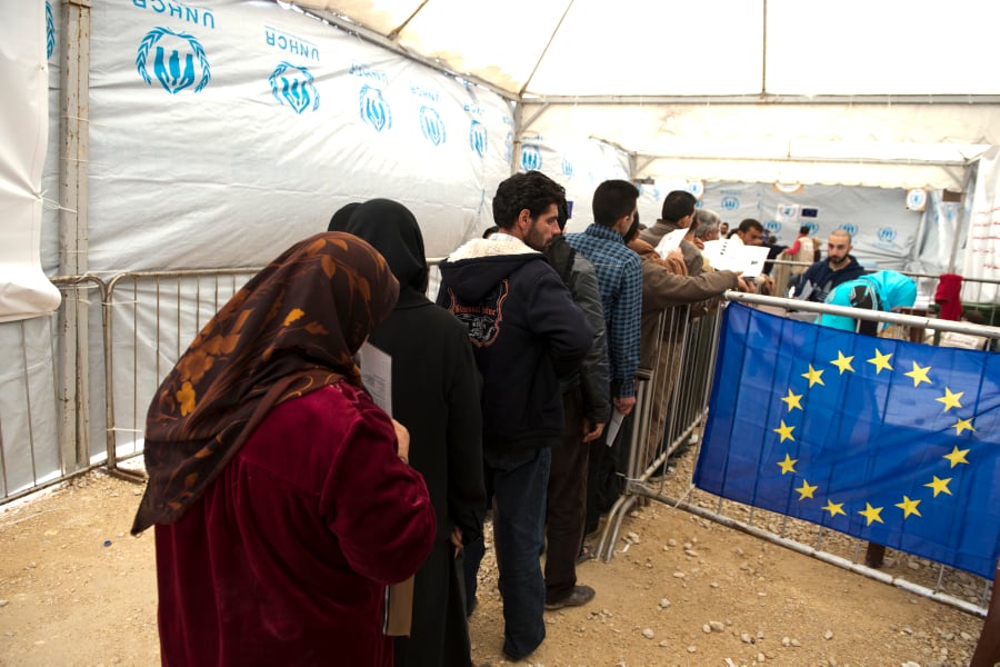 Syrian refugees in Lebanon receiving food assistance from the World Food Programme (Photo: European Commission DG ECHO)