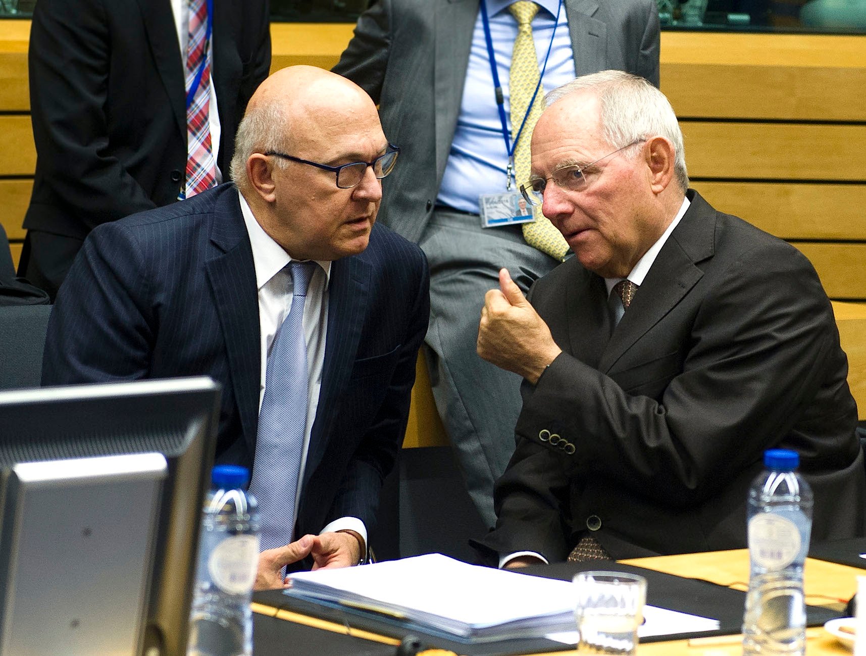 Wolfgang Schaeuble (r) with French finance minister Michel Sapin (Photo: consilium.europa.eu)