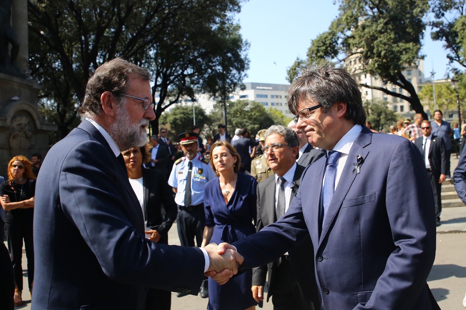 The Spanish and Catalan leaders, Mariano Rajoy (l) and Carles Puigdemont (r) after the Barcelona terror attack in August. The dispute "has reached a moment of absolute conflict". (Photo: Pool Moncloa/José Antonio Ramos)