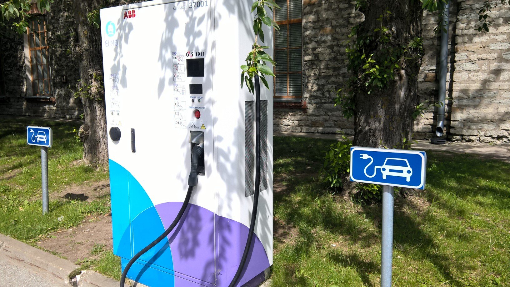 euobserver.com - Tomáš Grečko - Iran war effect: boost for solar panels, US buyers turn to electric cars, but EU car sales may drop