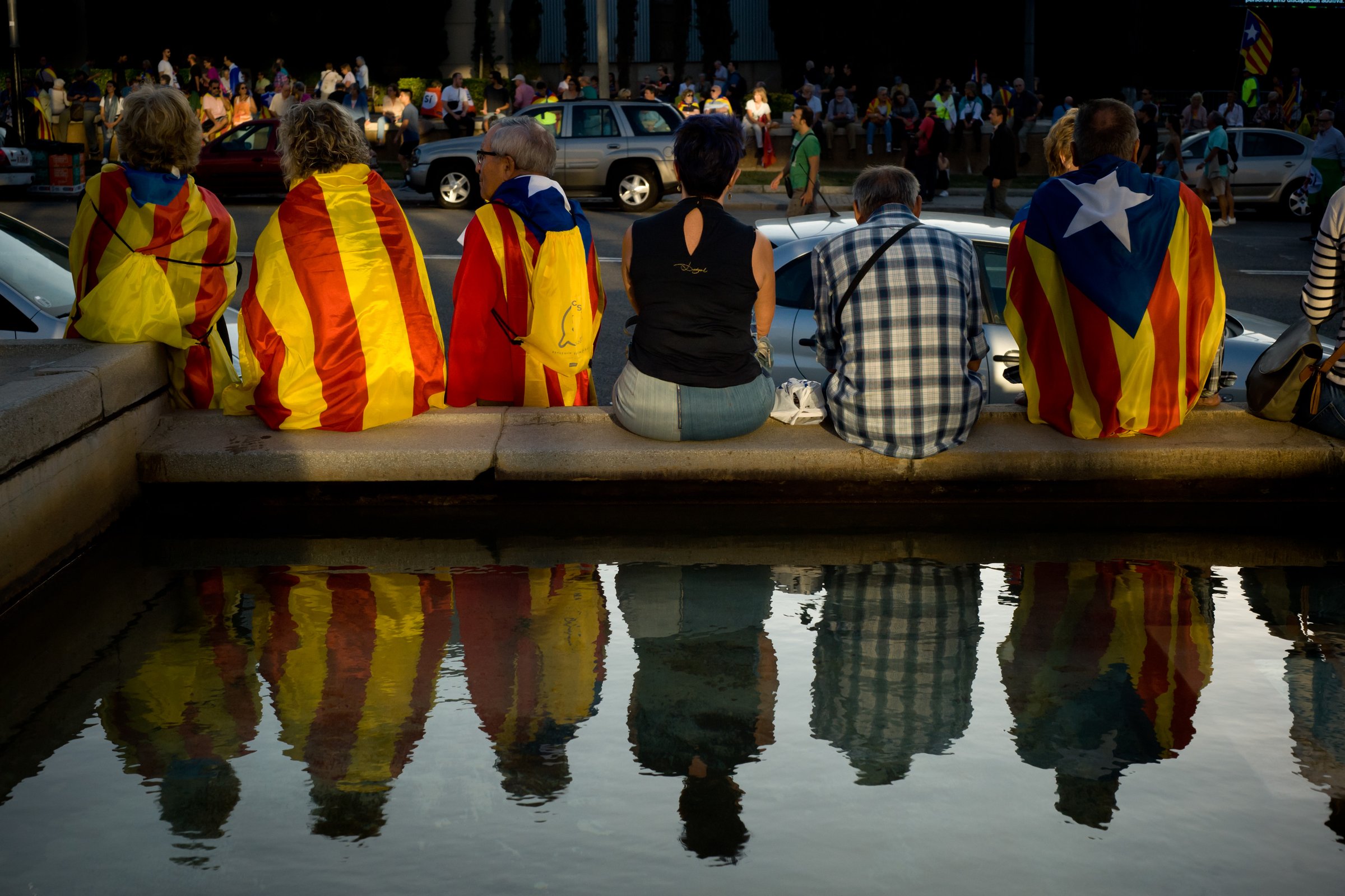 On Saturday around 450,000 people gathered in central Barcelona, calling for the liberation of the two civil society groups leaders Jordi Sanchez and Jordi Cuixart currently being held without bail while they are under investigation for sedition <a target="_blank">(Photo: Jordi Boixareu/ZUMA Wire/dpa)</a>