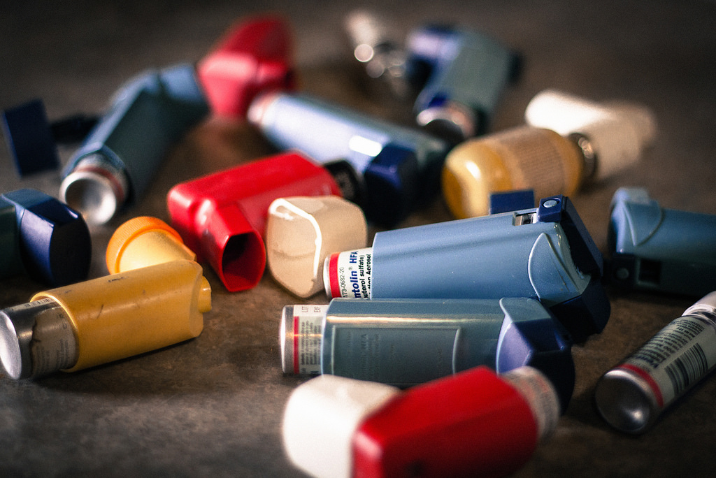 EU countries can save on their health budget if they do more to help asthma patients control their disease once they have it (Photo: Jack Lawrence)