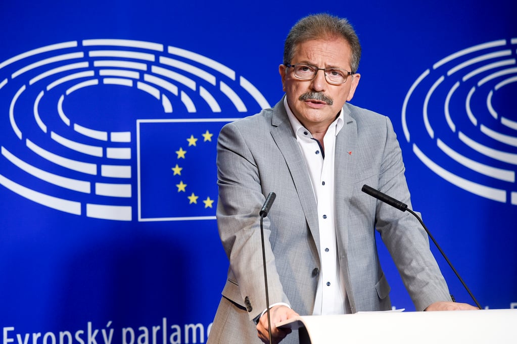 Nico Cue is one of two candidates for the Party of the European Left <a target="_blank" href="https://multimedia.europarl.europa.eu/en/candidates-for-presidency-of-european-commission-eurovision-debate-press-statement-by-nico-cue-for-p_EP-089145A_c">(Photo: European Parliament)</a>