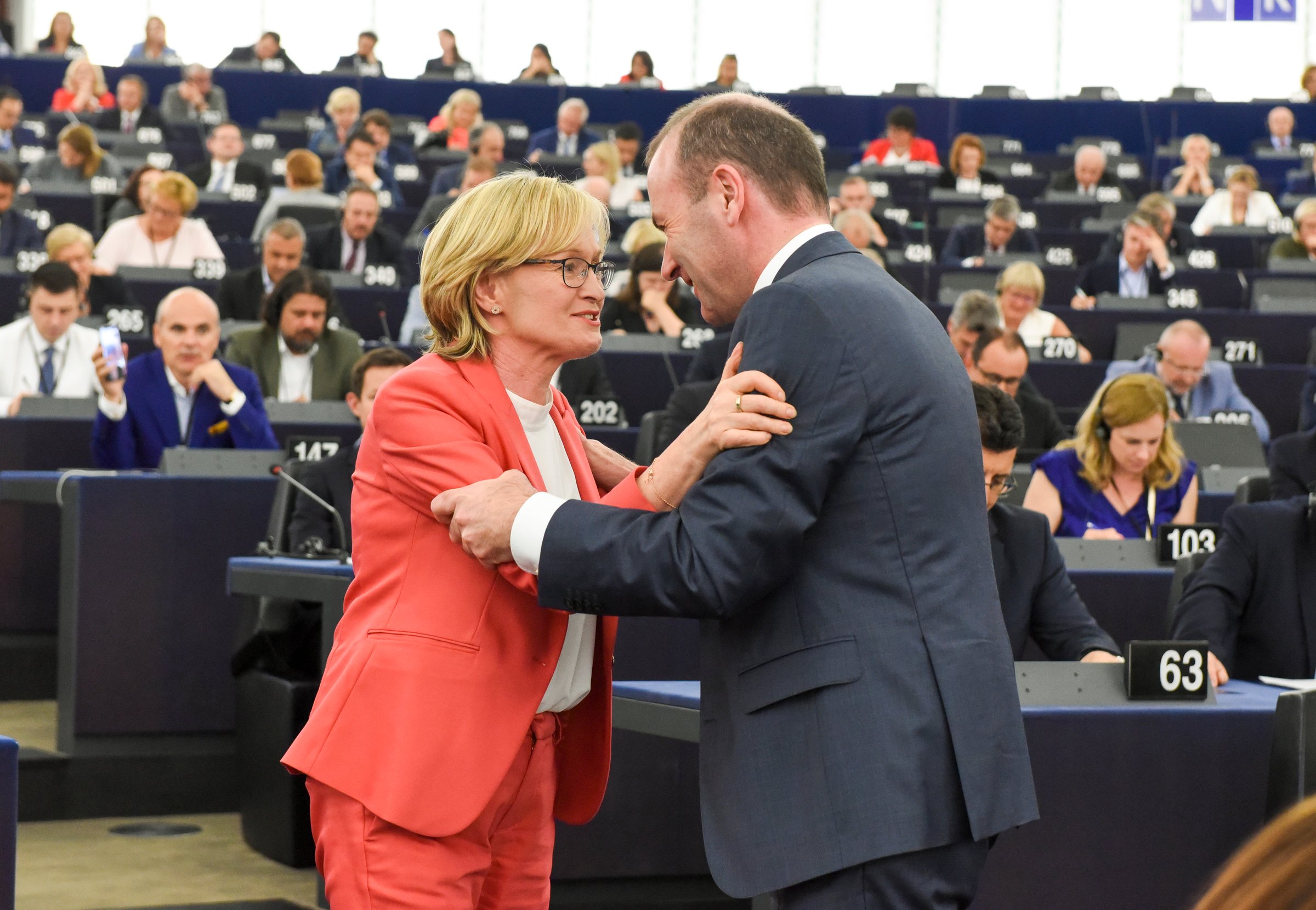 Irish EPP member Mairead McGuinness (l) receives congratulations from her group leader, Manfred Weber, after being elected vice-president of the EU parliament with the most votes, 618 <a target="_blank">(Photo: European Parliament)</a>