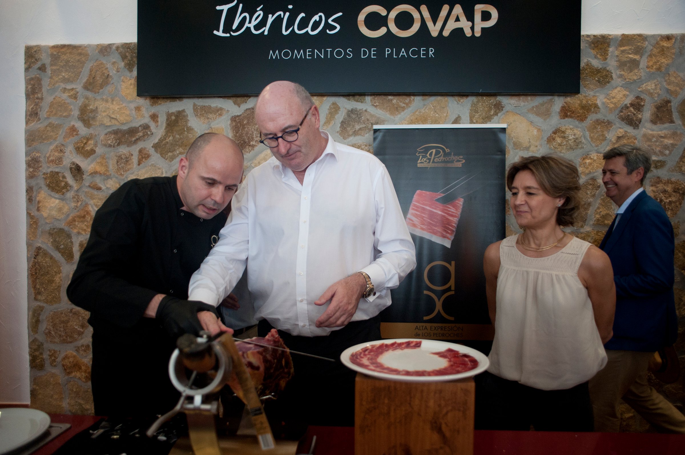 EU agriculture commissioner Phil Hogan in 2017 - cutting ham in Spain (Photo: European Commission)