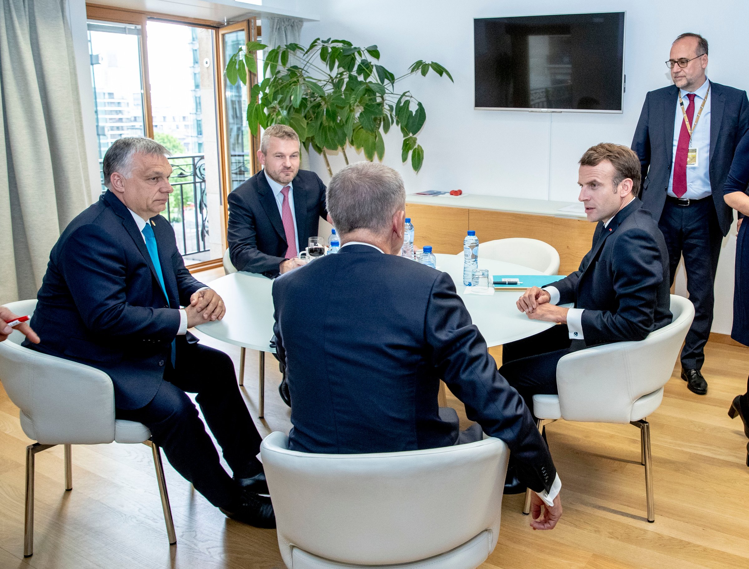 French president Emmanuel Macron (r) was meant to be the anti-Orban in the EU firmament (Photo: Council of the European Union)
