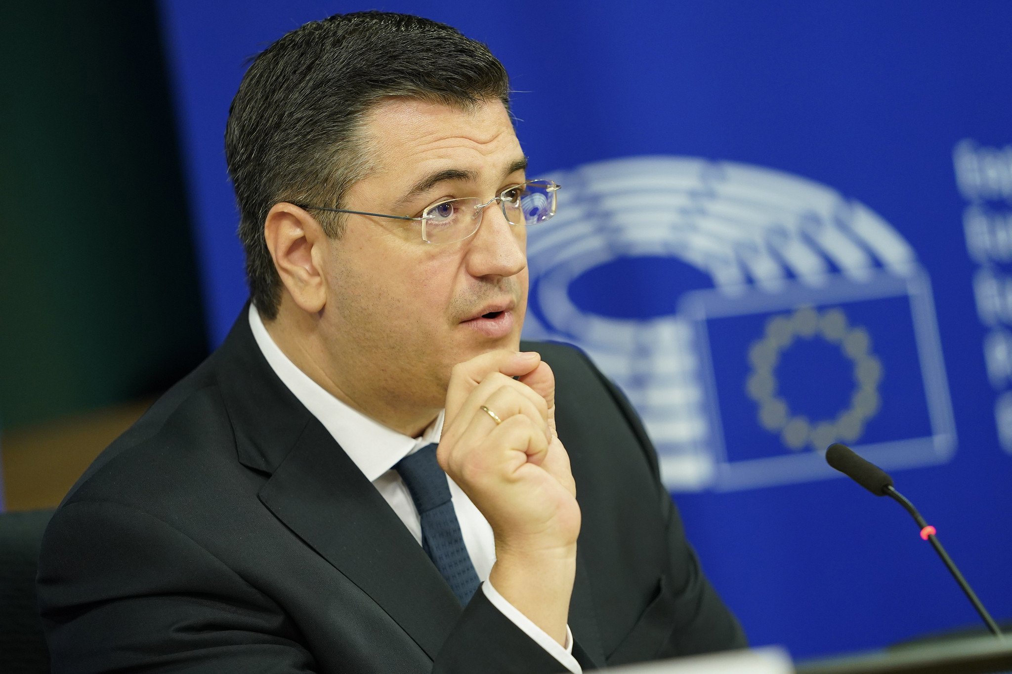 The president of the Committee of the Regions, Apostolos Tzitzikostas, warned that local and regional authorities need direct access to EU funds to invest efficiently in the green recovery (Photo: European Committee of the Regions)