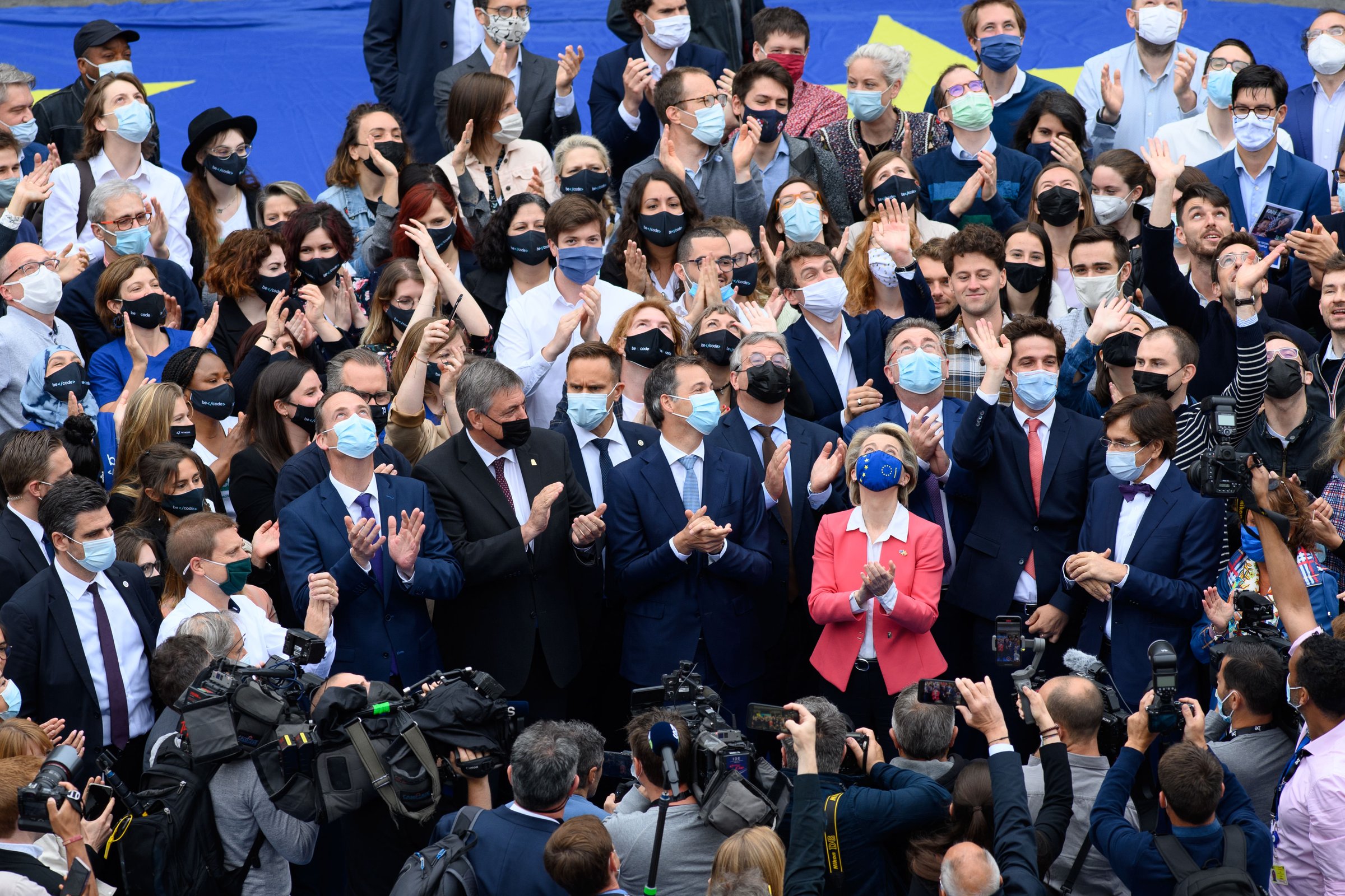 EU Commission president Ursula von der Leyen, with Belgian PM Alexander De Croo and members of the Belgian government launching the Covid-19 recovery package for the country (Photo: European Commission)