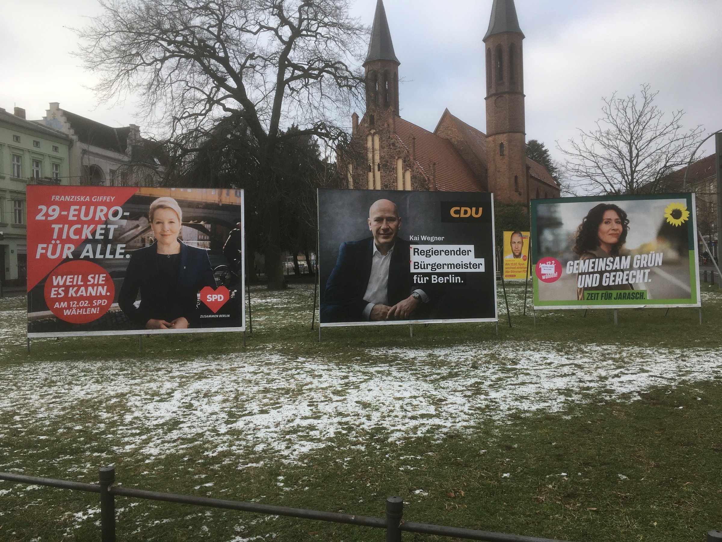 The three candidates slugging it out to be mayor of Berlin - from left to right, incumbent Franziska Giffey of the SPD, challenger Kai Wegner of the CDU, and the Greens' Bettina Jarasch (Photo: Matthew Tempest)
