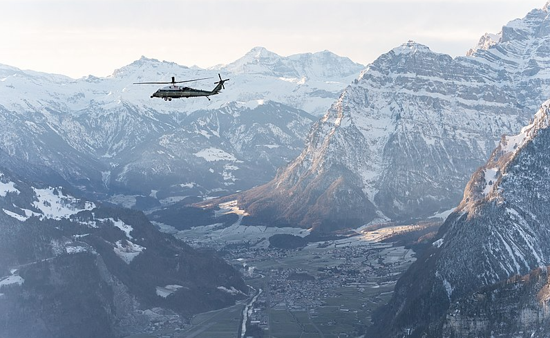 Marine One with president Donald Trump aboard arrives in the Swiss Alps on 21 January 2020 for the Davos 50th Annual World Economic Forum meeting (Photo: (Official White House Photo / Shealah Craighead))