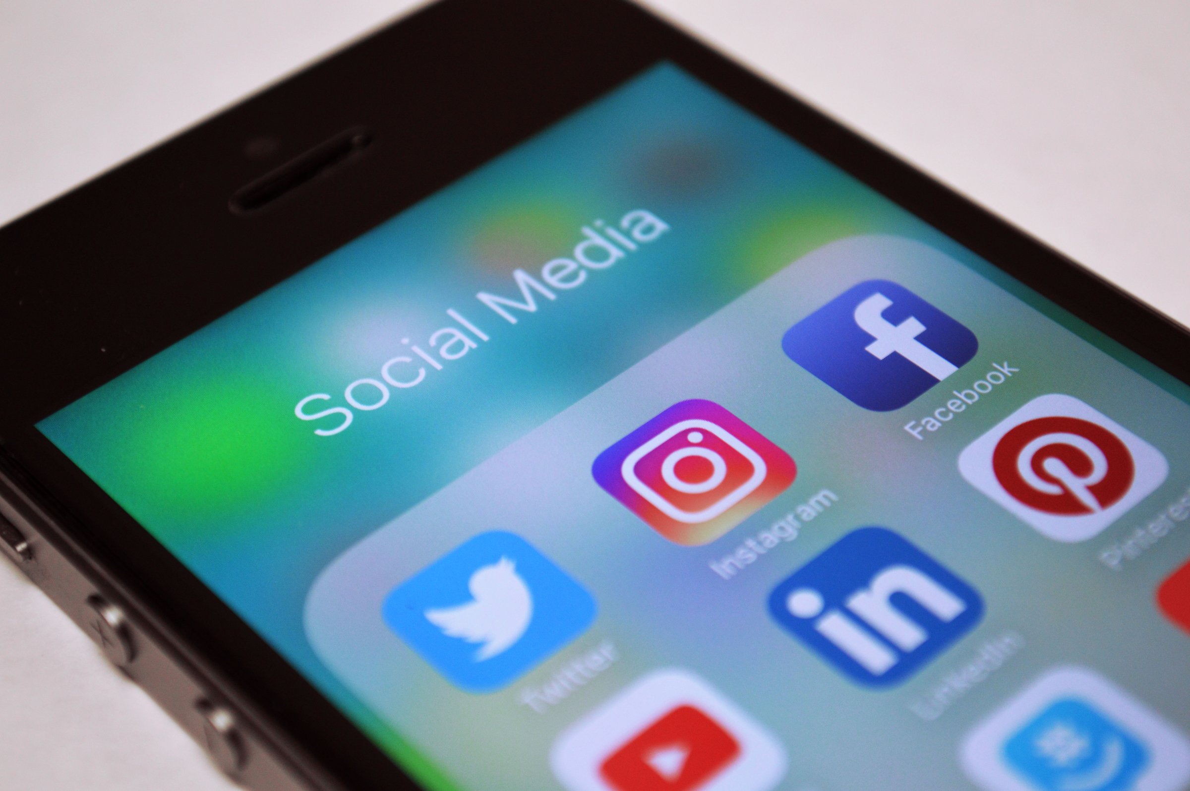 As of now, the parent company of Instagram and Facebook, Meta, sells European users a monthly subscription between €9.99 and €12.99 to experience ad-free services <a target="_blank" href="https://unsplash.com/@kepreston">(Photo: Kyra Preston)</a>