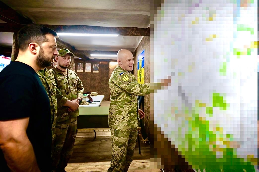 Oleh Shyriaiev (r) with Ukrainian president Volodomyr Zelenskyy (l) in Sumy, Ukraine, on 6 August, with redacted map (Photo: President of Ukraine)