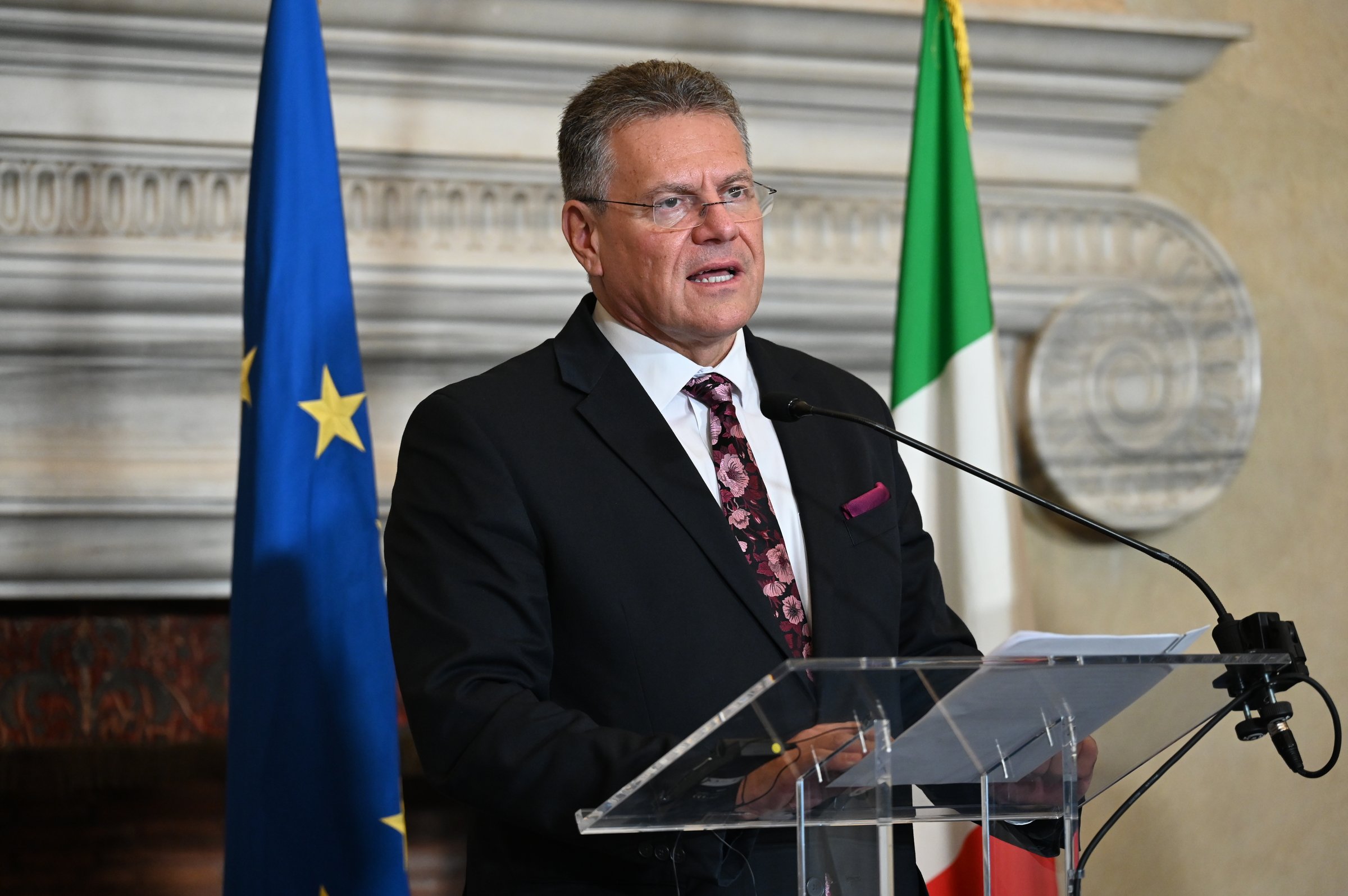euobserver.com - Benjamin Fox - EU-China trade war edges closer as Brussels lines up emergency import safeguards