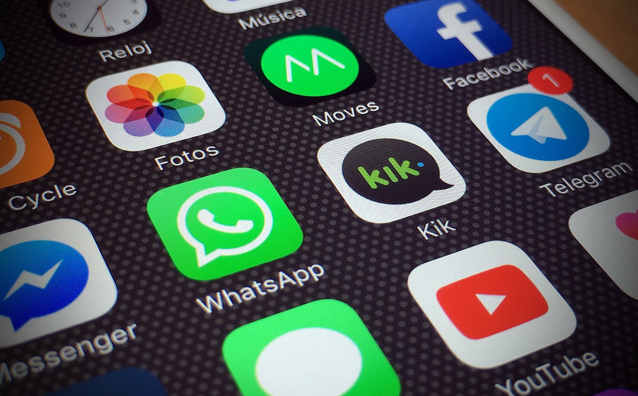 Under the councils proposal, companies must asses if their service can be used to spread child sexual abuse material online <a target="_blank">(Photo: Microsiervos)</a>