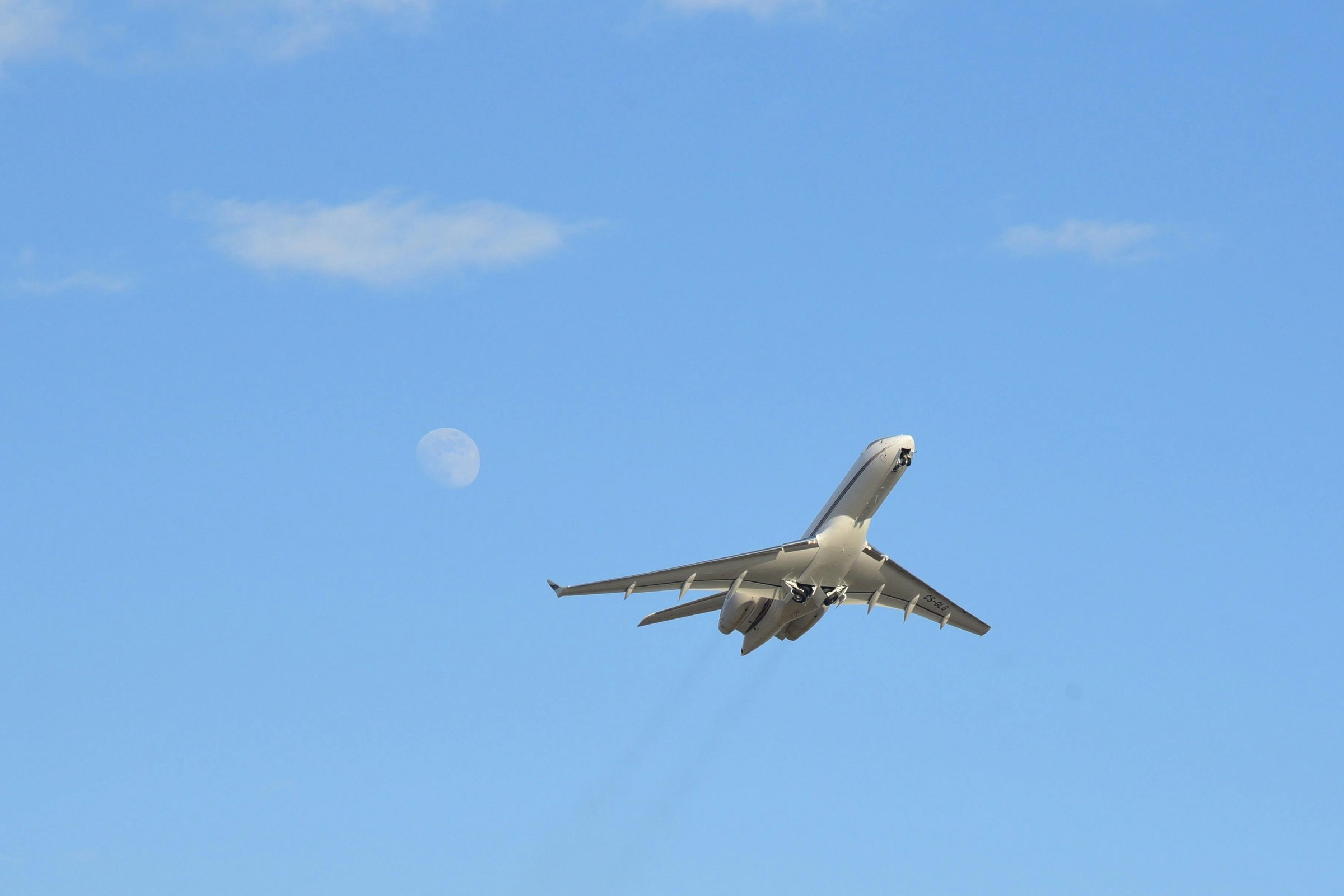 One of the main sticking points between MEPs and the European Council is the three-hour threshold for compensation in case of delays and cancellations (Photo: Planespotter Geneva)