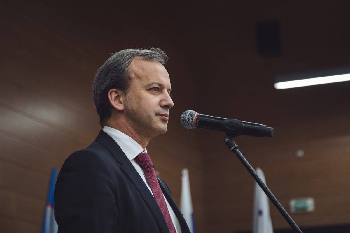 EUobserver reported that the Russian president of the Swiss-based International Chess Federation (FIDE), Arkady Dvorkovich, might be forced out of his role at its next congress in September, especially if he was to face an EU visa-ban.
