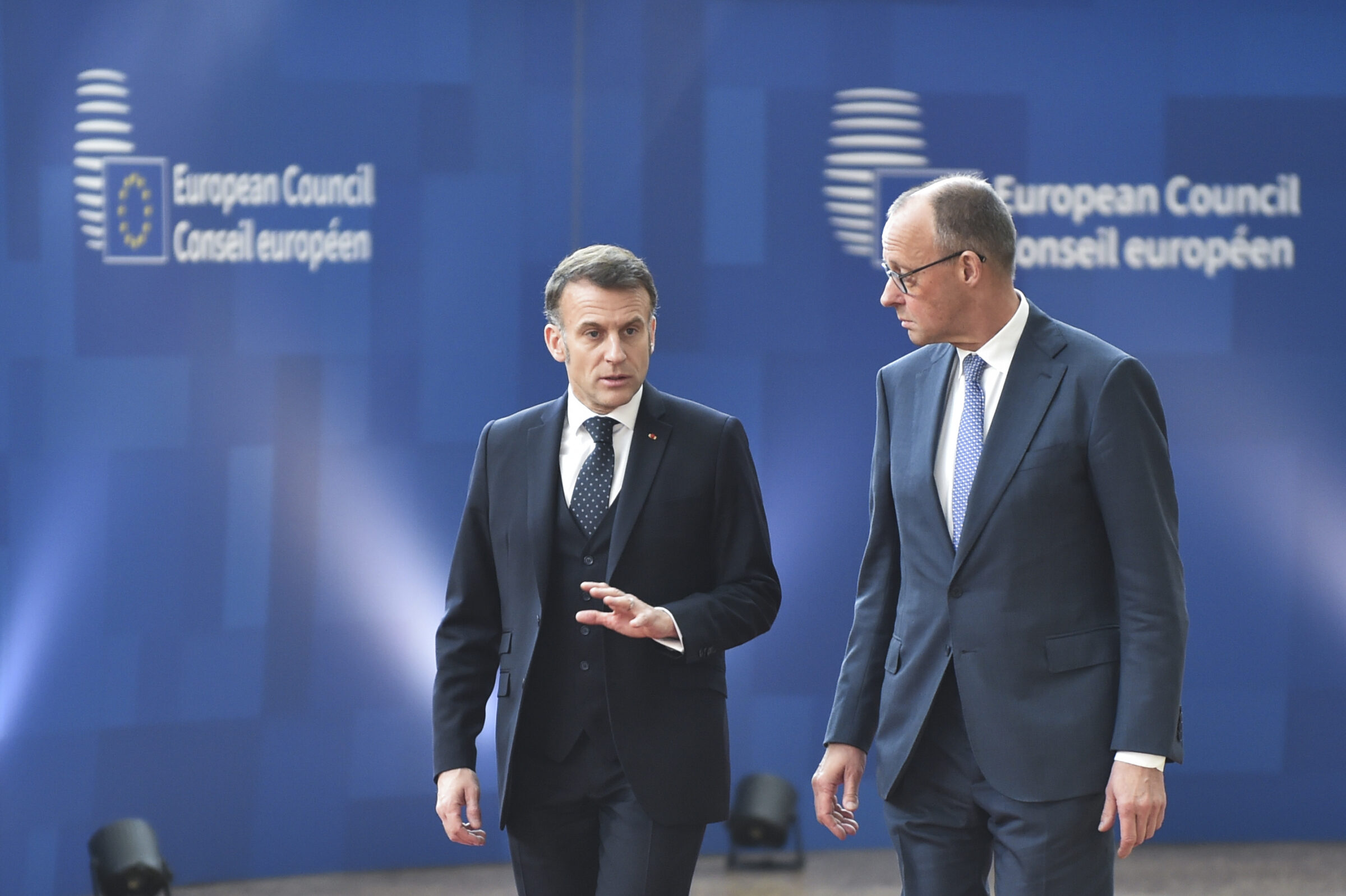 French president Emmanuel Macron (l) and German chancellor Friedrich Merz in Brussels on Thursday