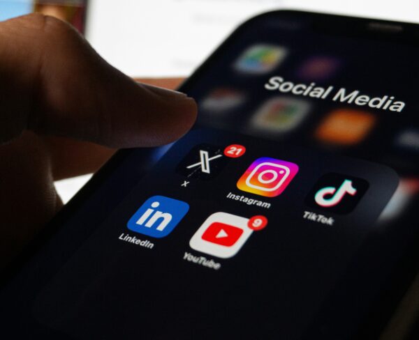 Sensational, unverifiable, rightwing politics dominates young adults social media feeds, researchers find