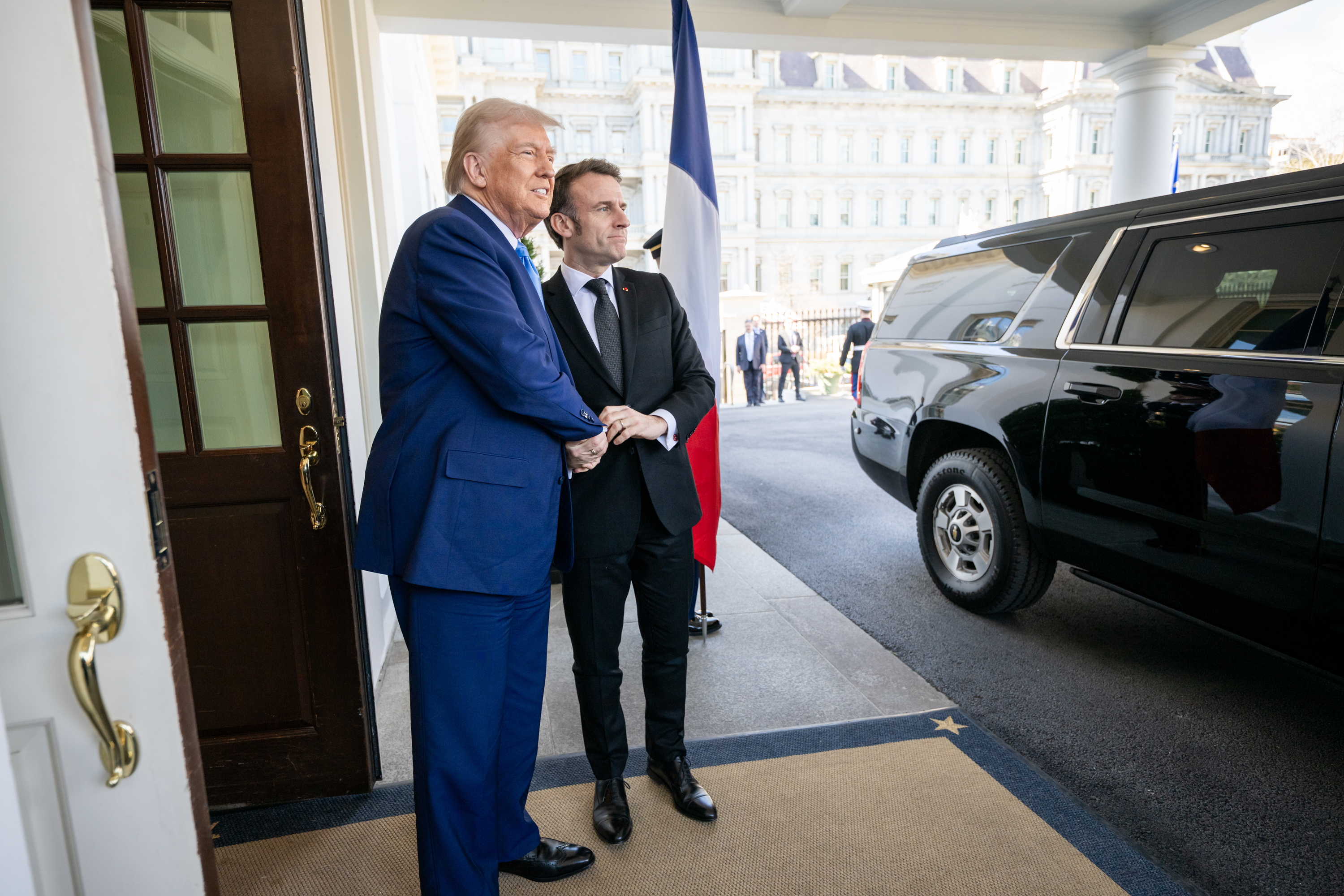 Post-war Hormuz escort mission takes shape, despite Trump-Macron row