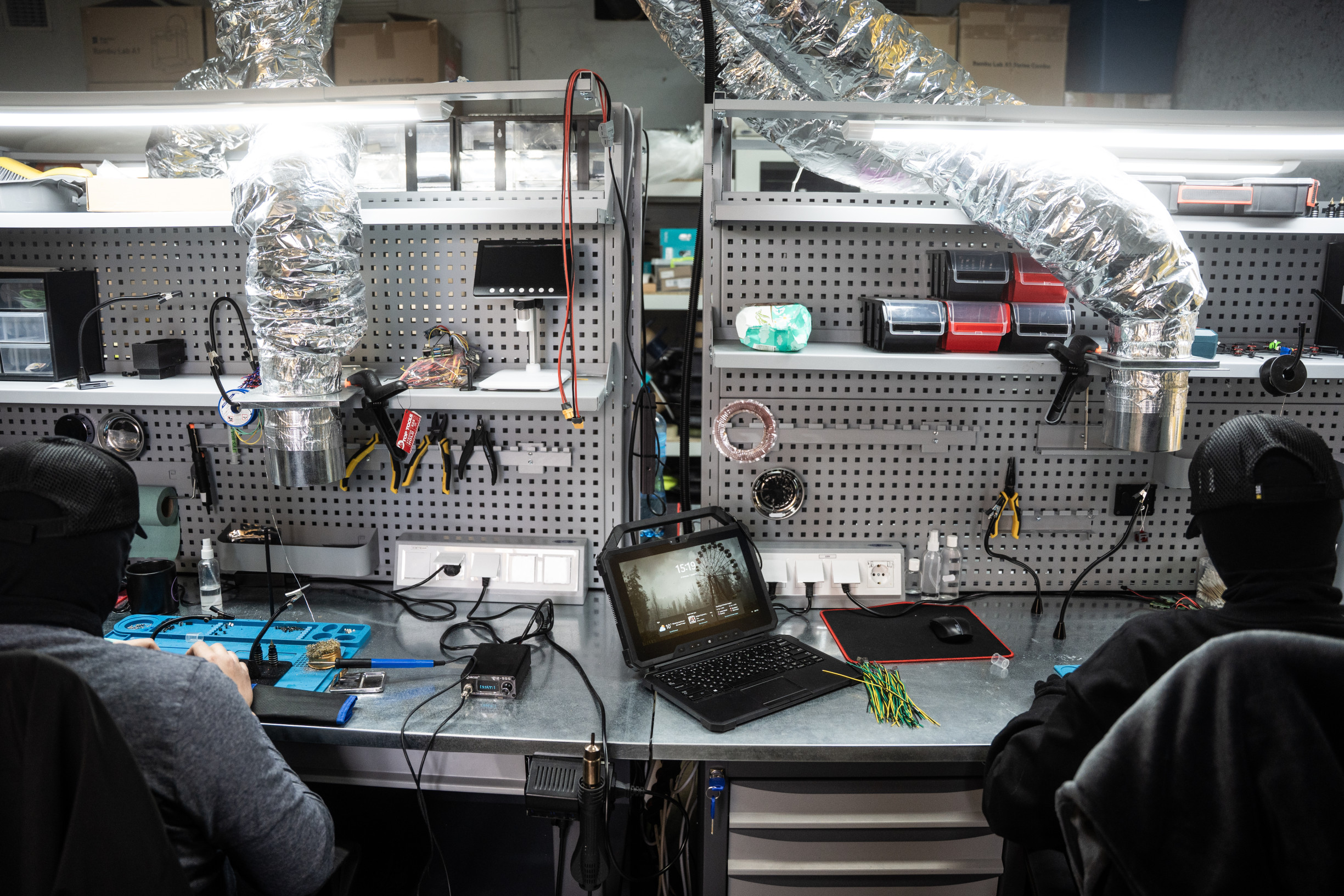 euobserver.com - Tomáš Hrivňák - AI helps Ukrainian drones against Russian signal jamming, but fully autonomous strikes remain rare