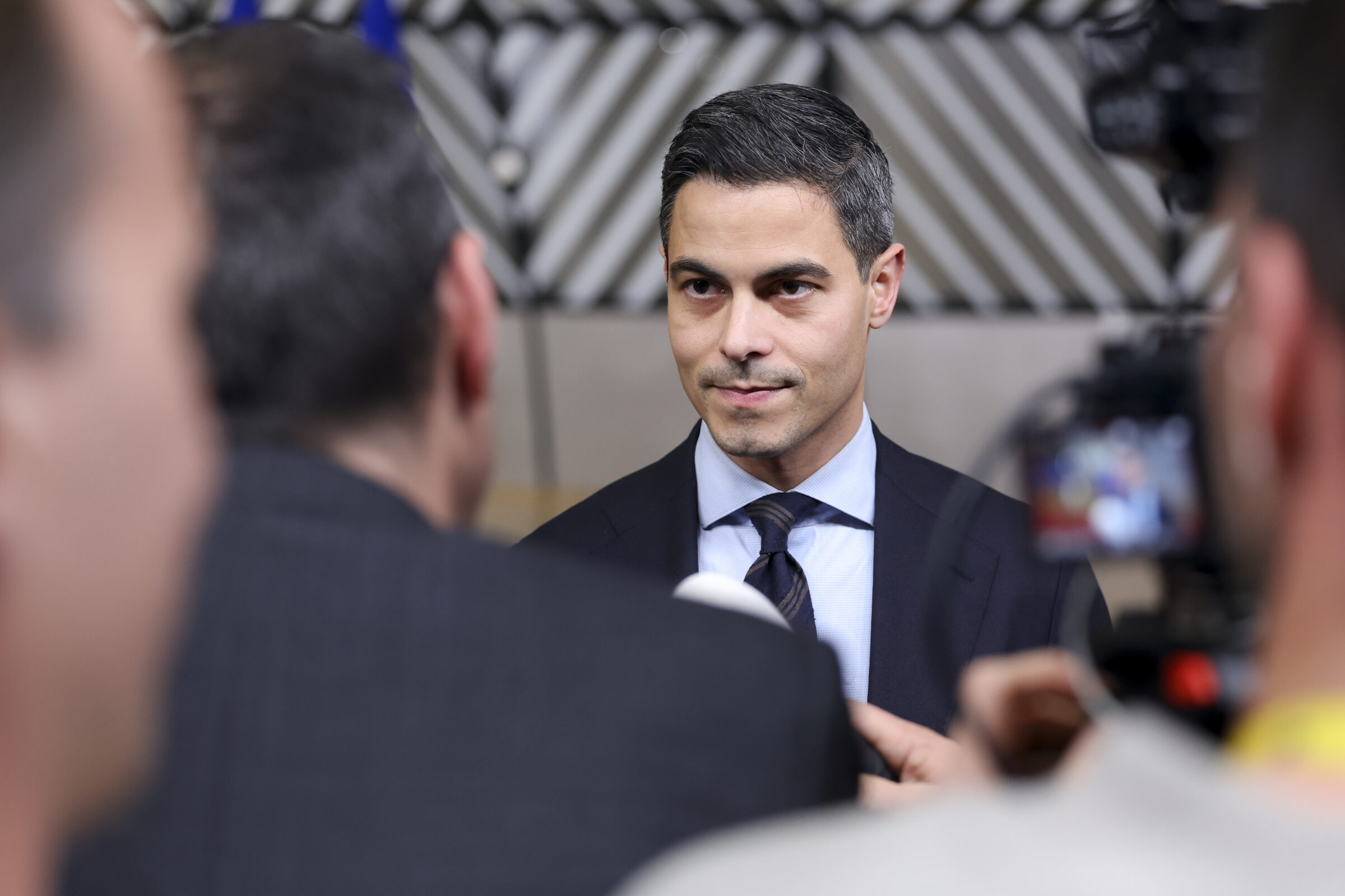 Dutch PM calls out Spain’s lack of Ukraine funding, amid speculation on peace talks