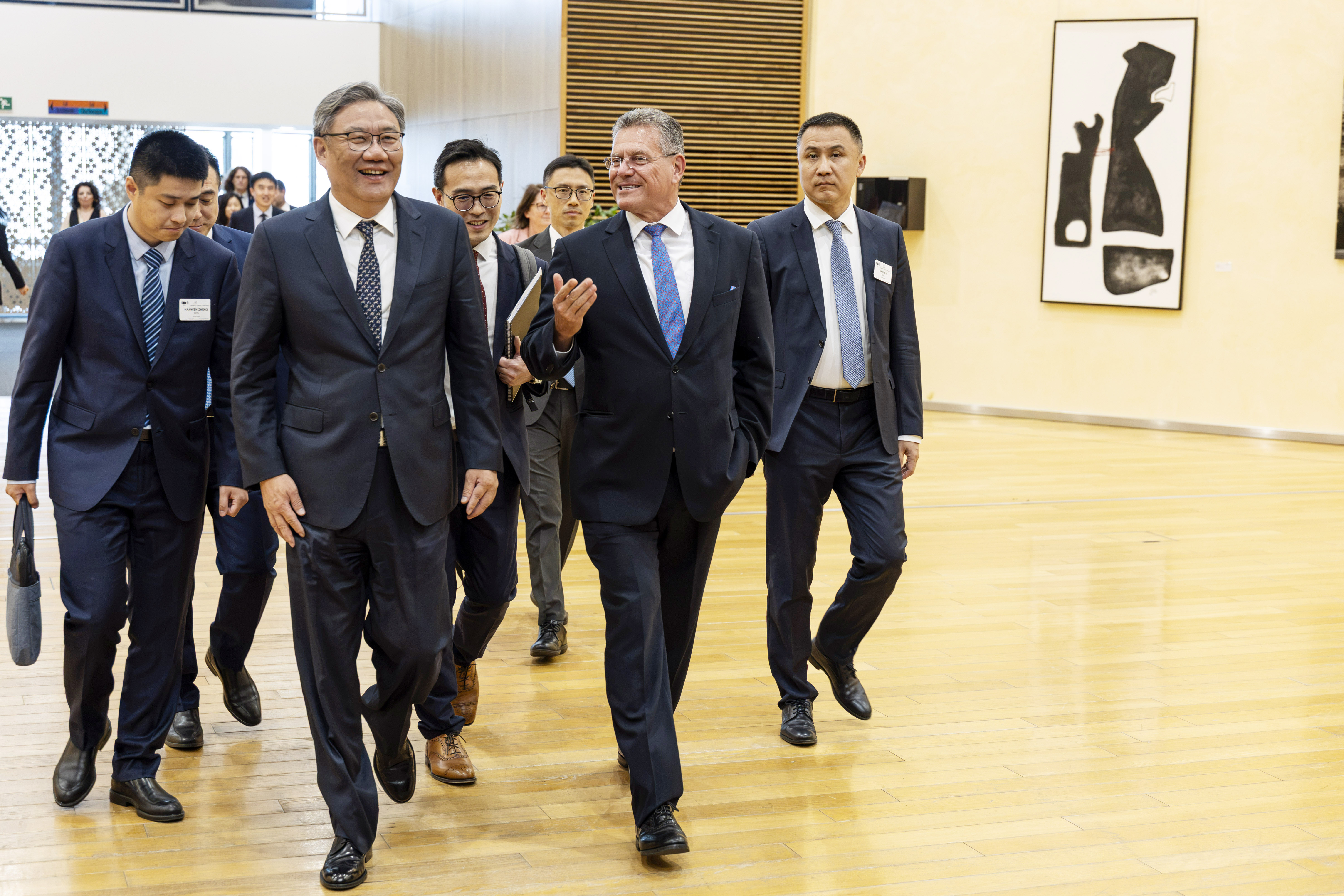 EU trade chief sets October deadline to resolve China deficit row