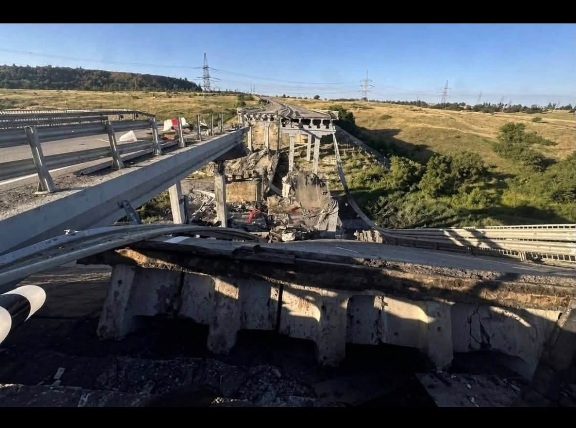 A destroyed bridge between Mariupol and Donetsk. Source: X.