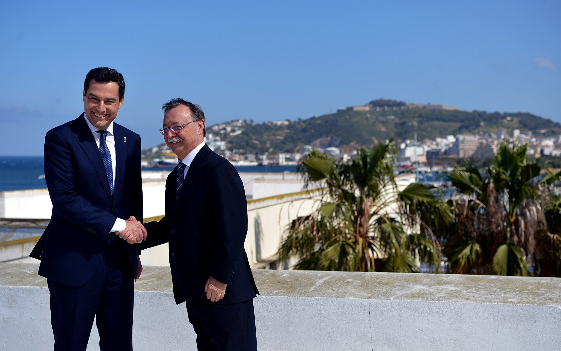“If Morocco is a country fit to jointly organise a football world cup it must also be a country fit to care for its minors,” Ceuta's president Juan Jesús Vivas (r) said on Wednesday (19 August)
