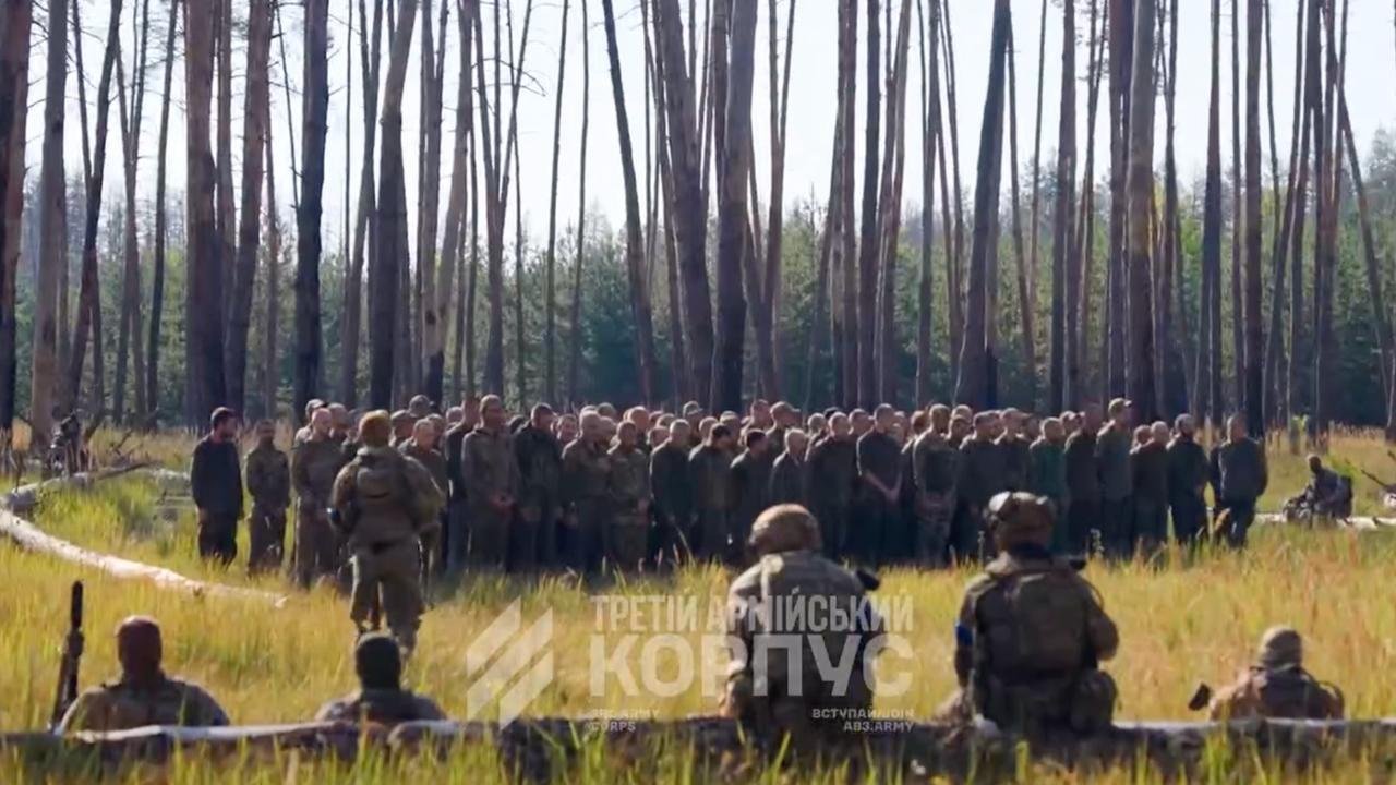 Part of the 250 Russian soldiers captured by the Ukrainian army during Operation Vivaldi. Source: 3rd Army Corps.
