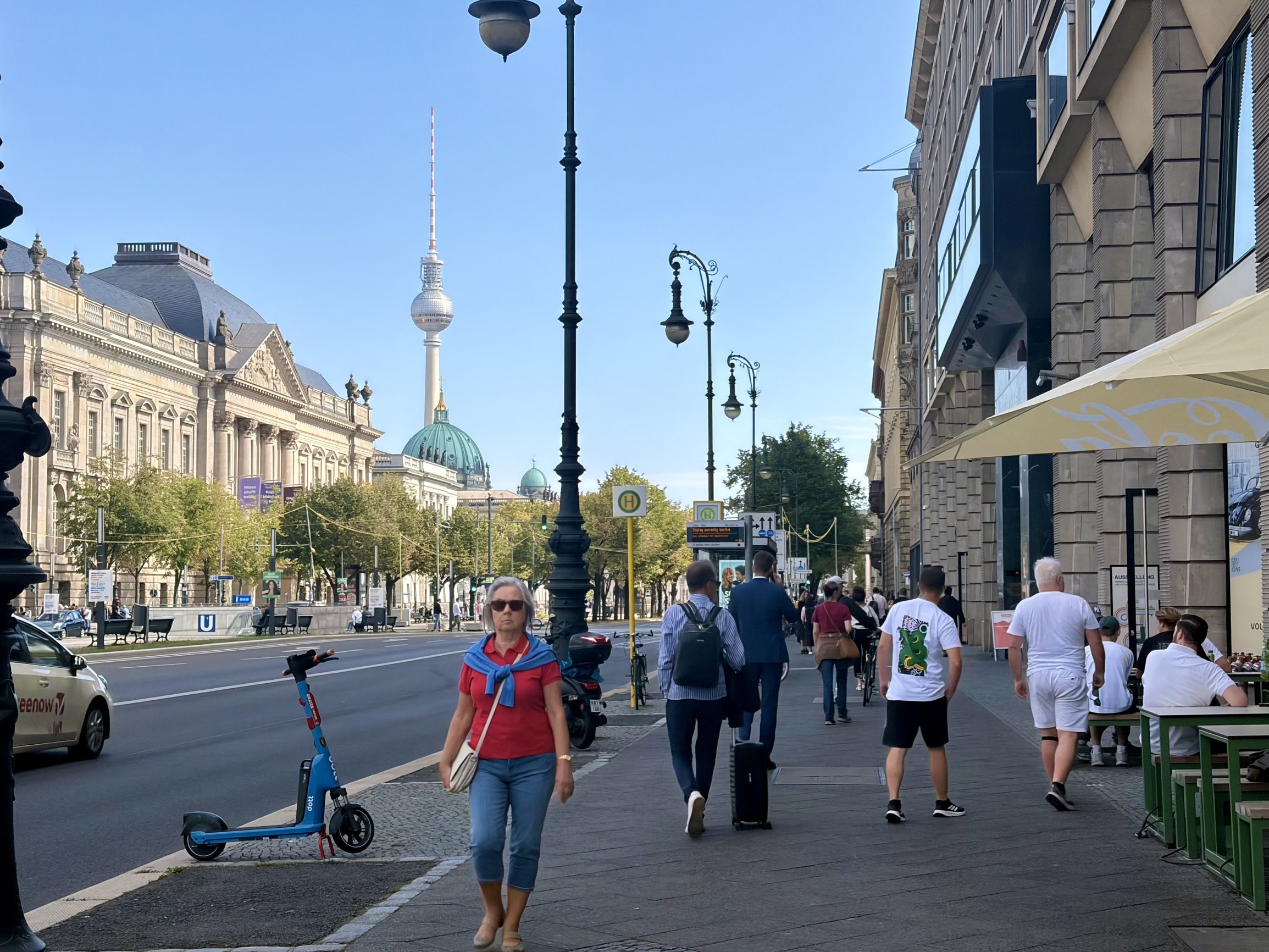 Unter den Linden, a central street in Berlin, where very few people can afford to live. Source: Anastasiia Furman, Deník N