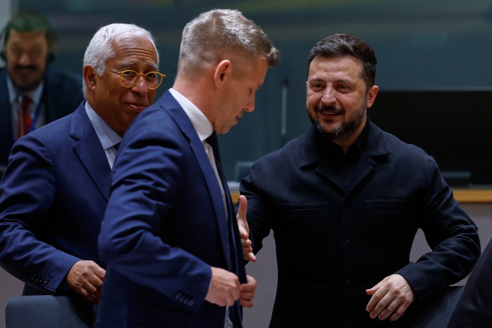 Ukraine's president Volodymyr Zelensky (R) greets Hungary's PM Peter Magyar (C), next to European Council President Antonio Costa during a round-table meeting at the European Council summit in June.