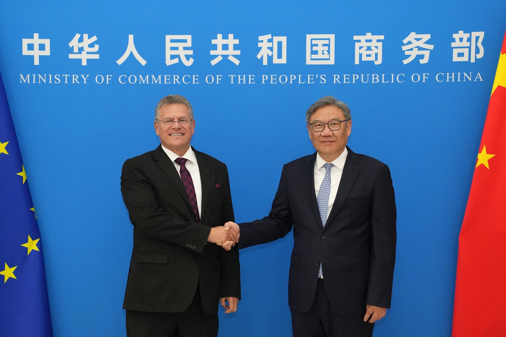 euobserver.com - Benjamin Fox - EU trade chief hails 'crucial first step' as Beijing talks avoid trade war